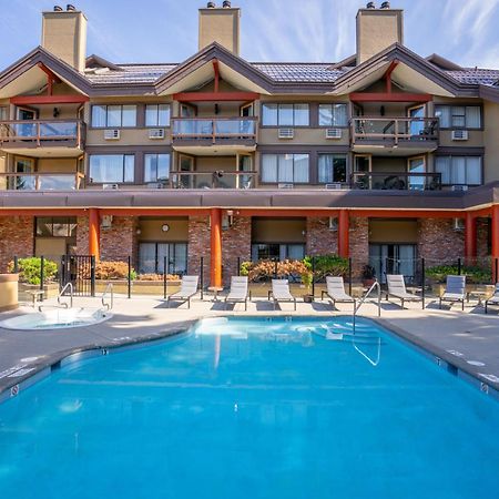 Whistler Village Inn & Suites Exteriör bild