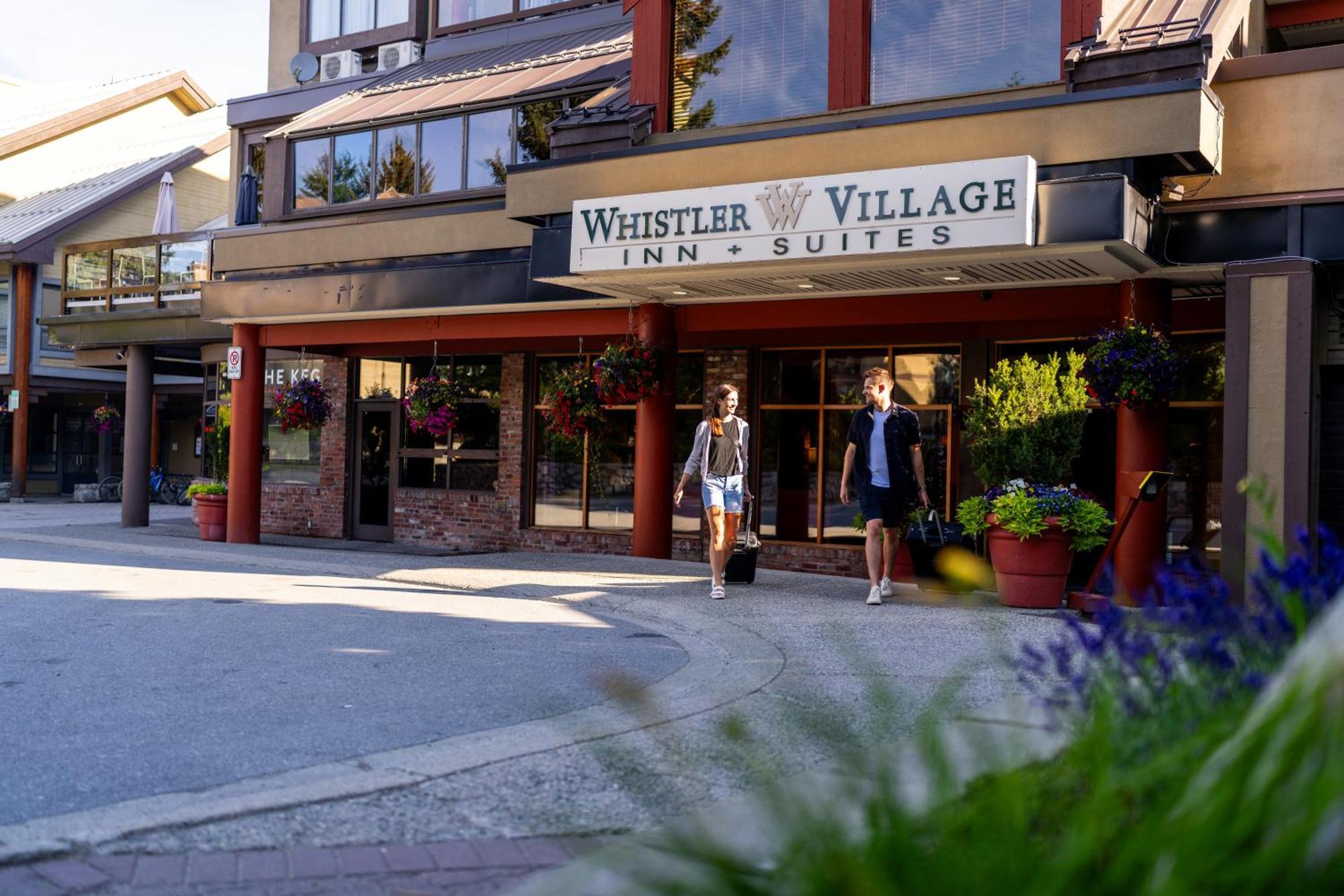 Whistler Village Inn & Suites Exteriör bild