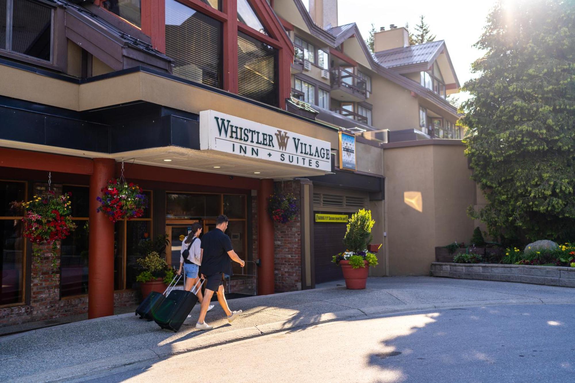 Whistler Village Inn & Suites Exteriör bild