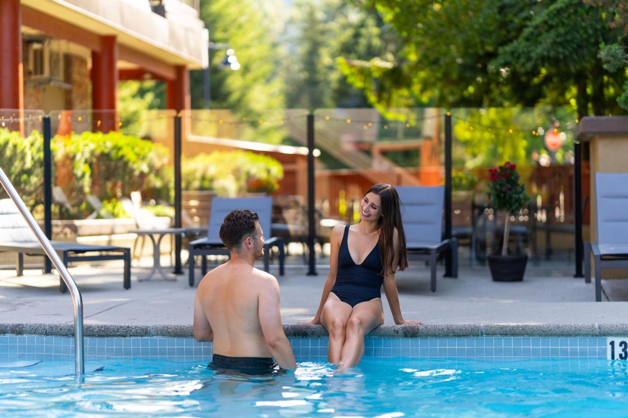 Whistler Village Inn & Suites Exteriör bild