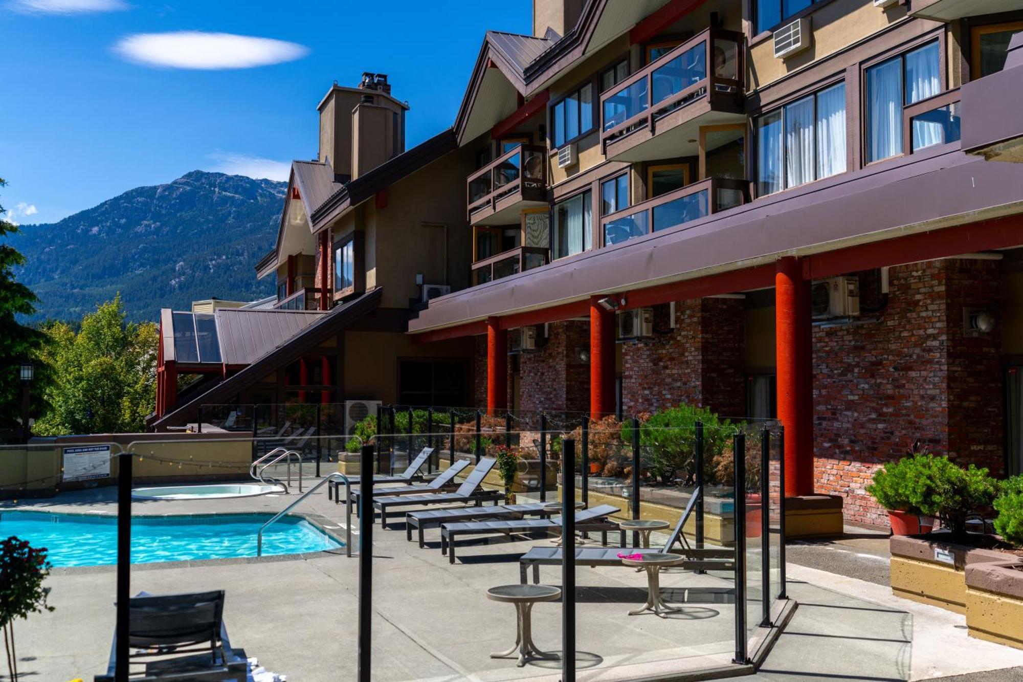 Whistler Village Inn & Suites Exteriör bild