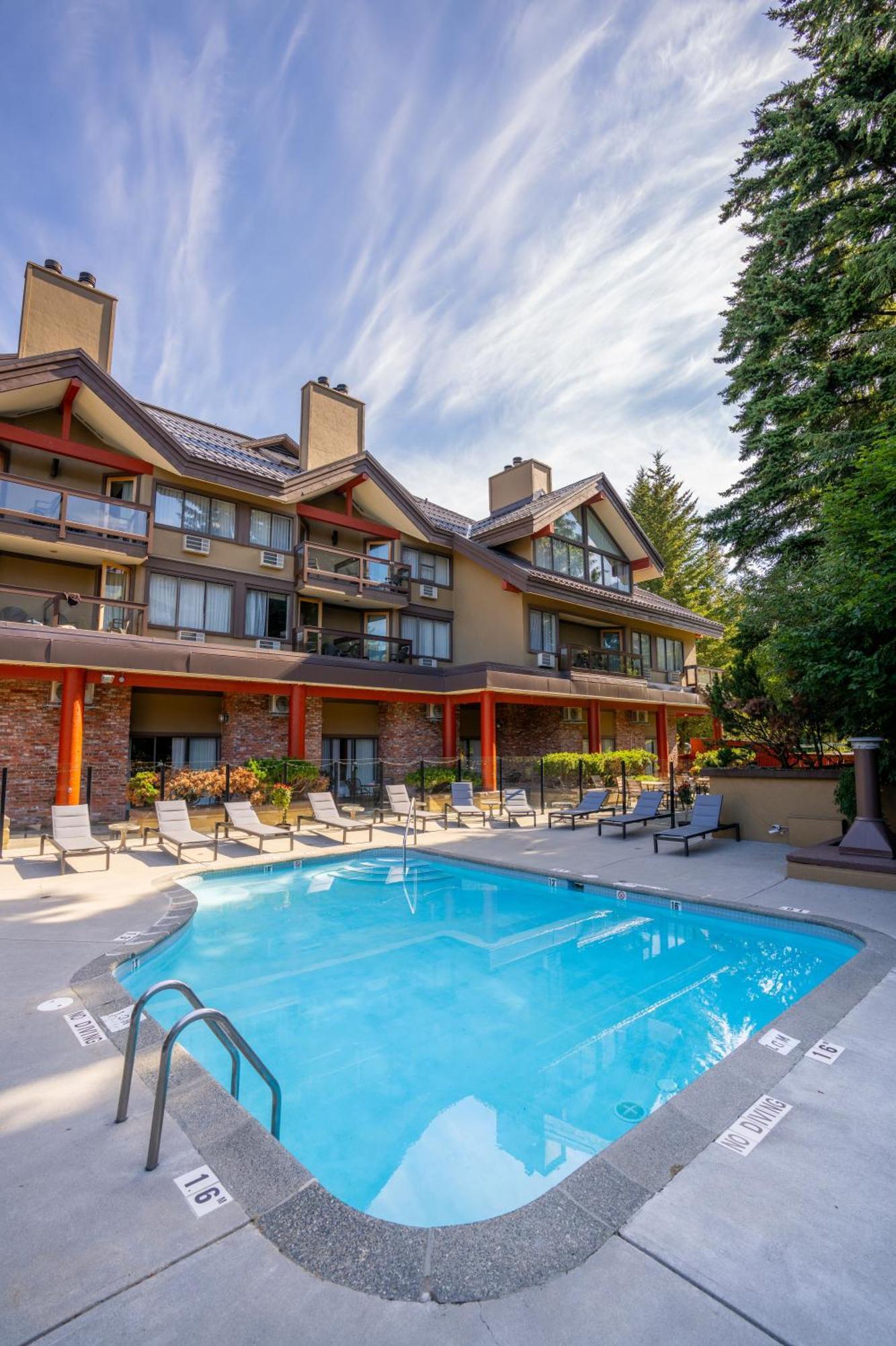 Whistler Village Inn & Suites Exteriör bild