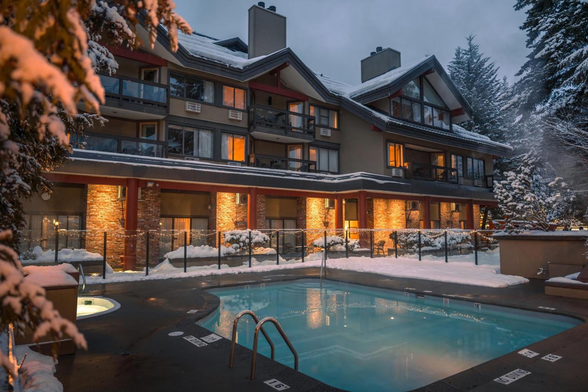Whistler Village Inn & Suites Exteriör bild