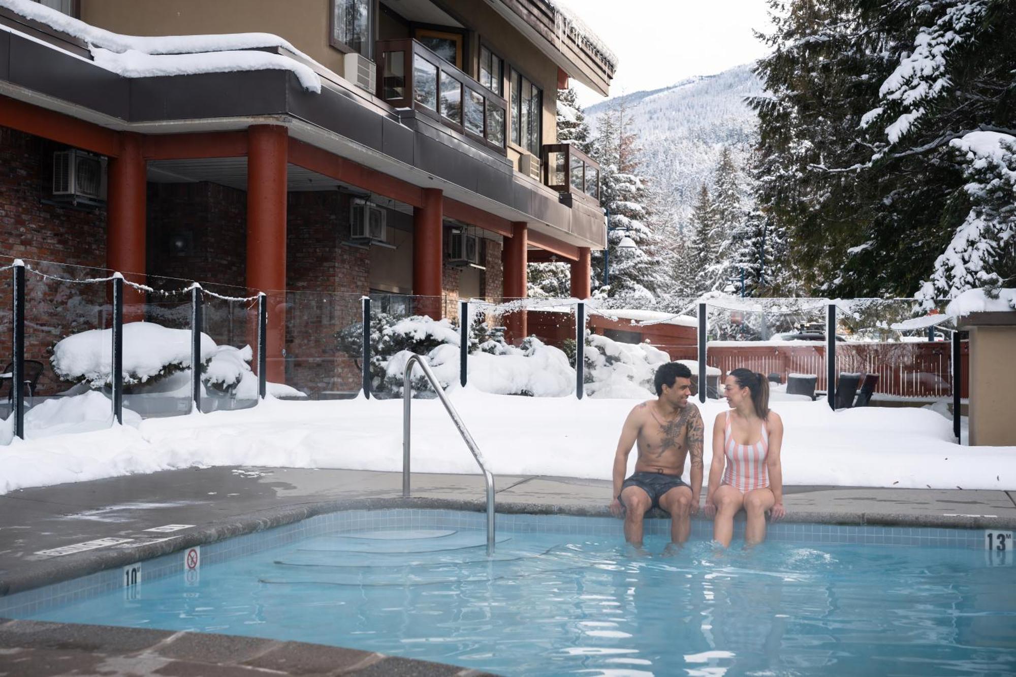Whistler Village Inn & Suites Exteriör bild