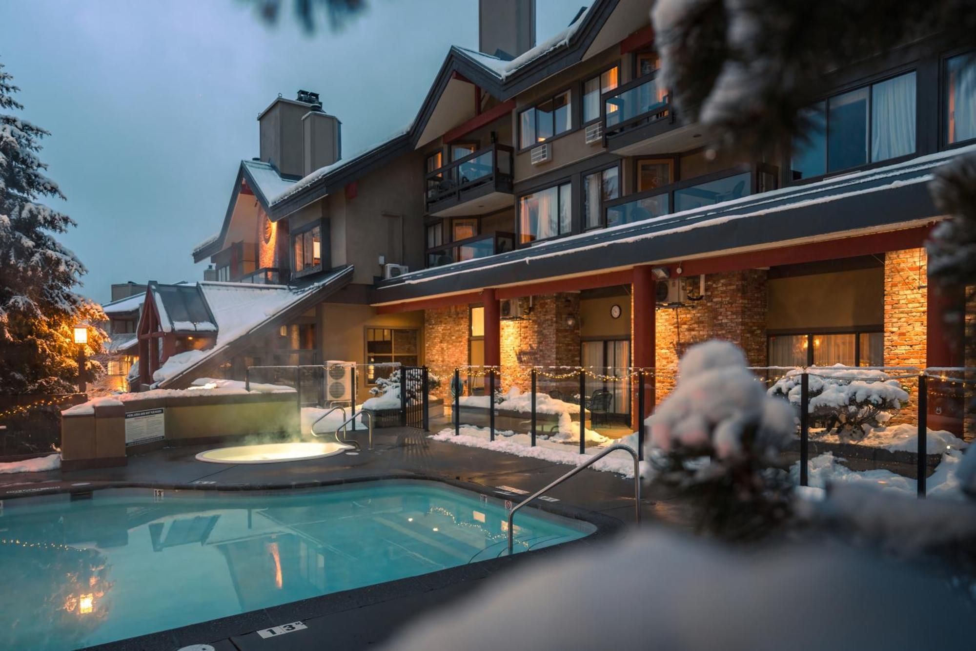 Whistler Village Inn & Suites Exteriör bild