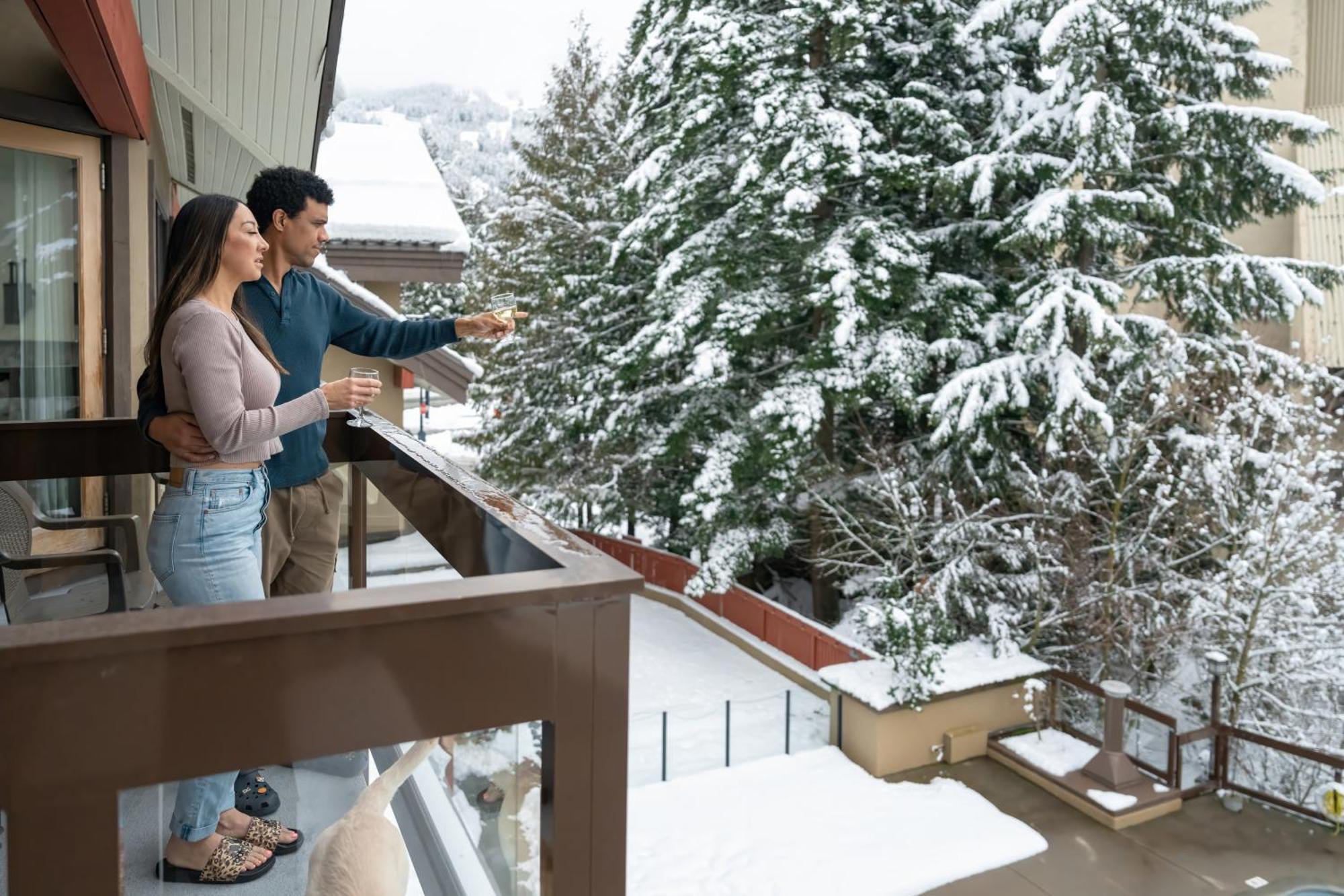 Whistler Village Inn & Suites Exteriör bild