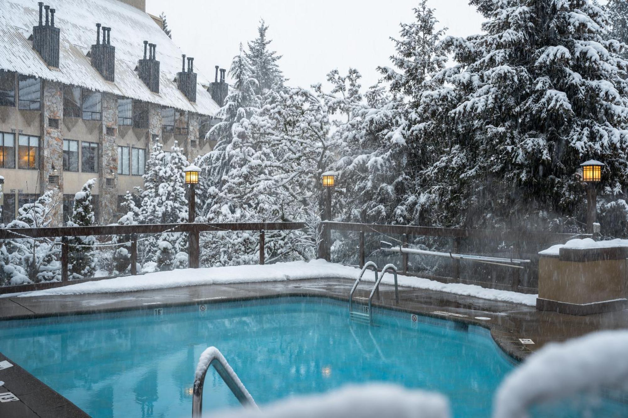 Whistler Village Inn & Suites Exteriör bild