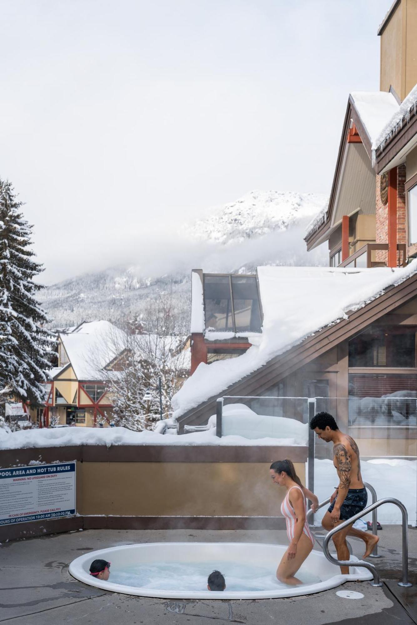 Whistler Village Inn & Suites Exteriör bild
