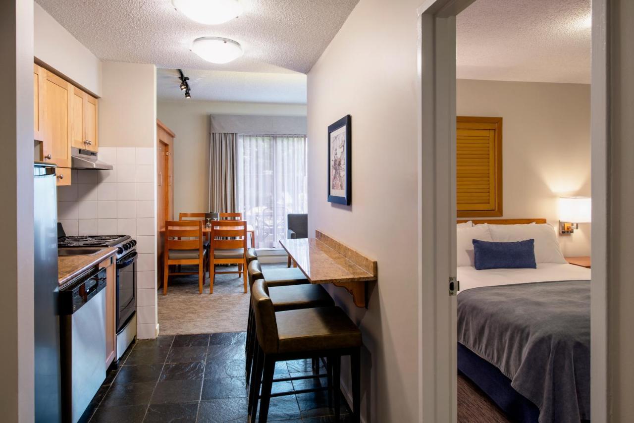 Whistler Village Inn & Suites Exteriör bild